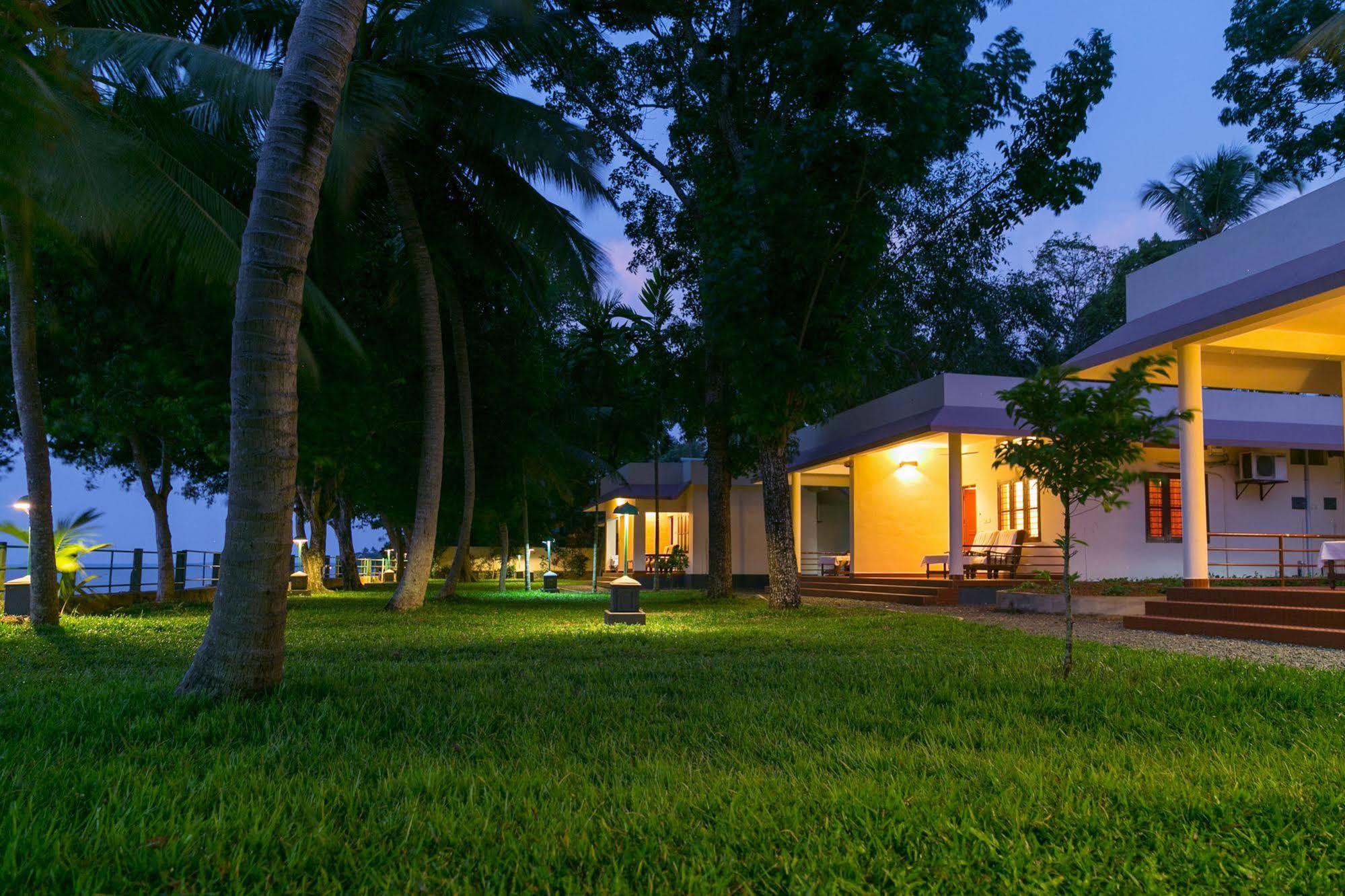 Illikkalam Lakeside Cottages Kumarakom Buitenkant foto